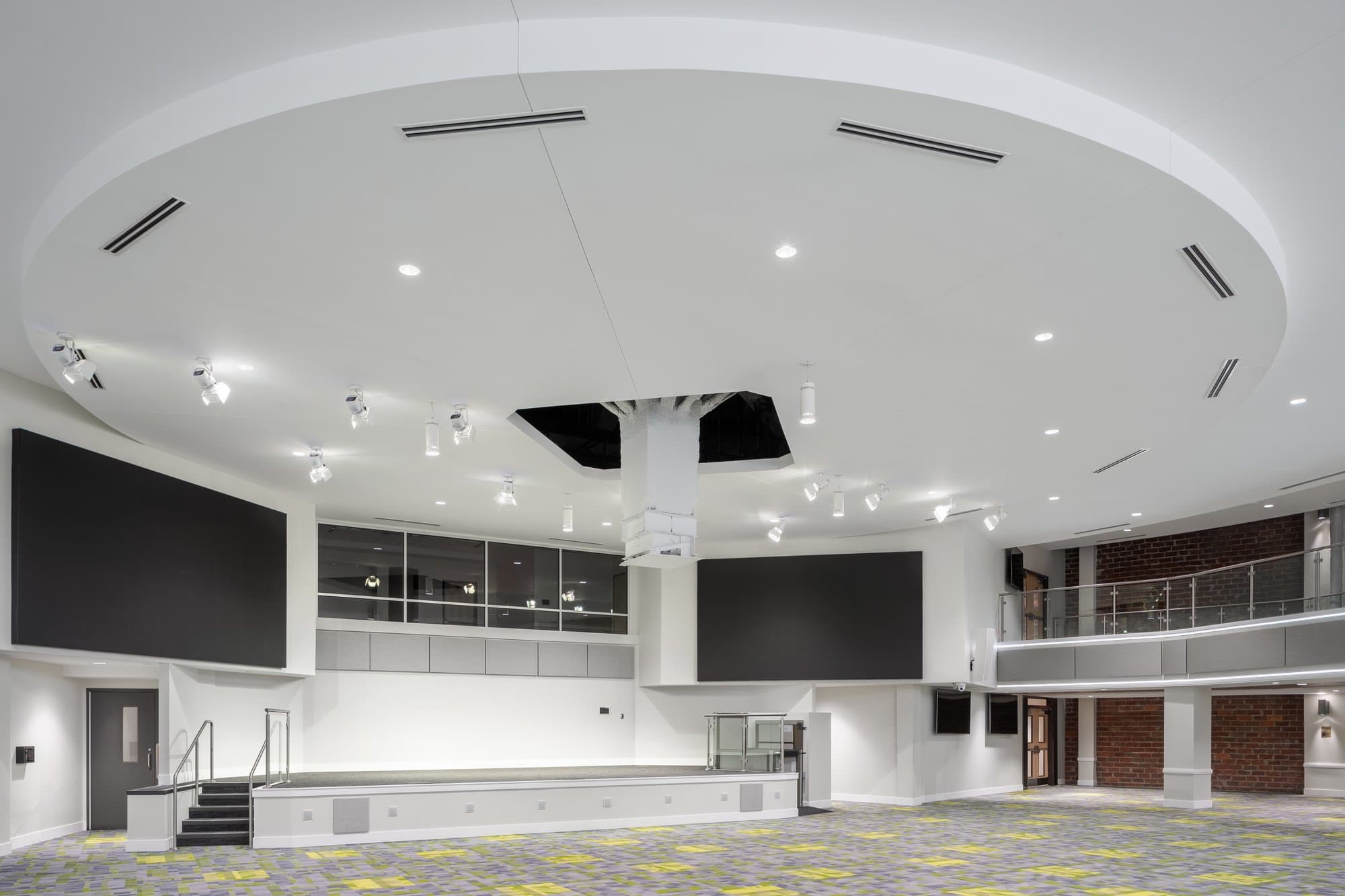 Interior of the savanna hall, with a large circular roof and a stage in the front of the room